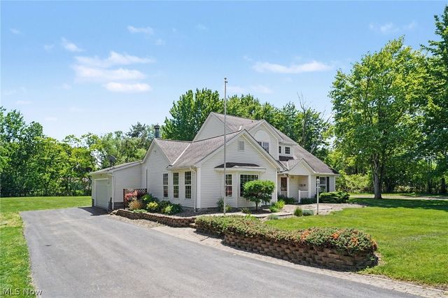 62 Rockaway Drive, Roaming Shores, OH 44085