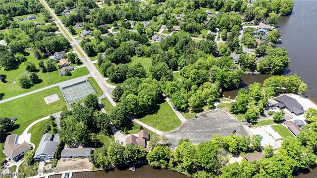62 Rockaway Drive, Roaming Shores, OH 44085