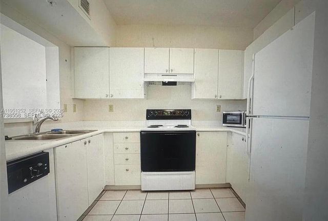 3020 NE 32nd Avenue 817, Fort Lauderdale, FL 33308