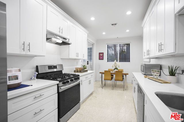 333 Westminster Avenue 104, Los Angeles, CA 90020