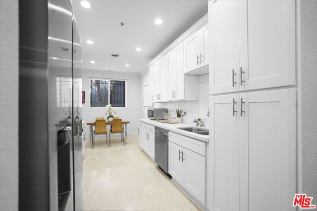 333 Westminster Avenue 104, Los Angeles, CA 90020