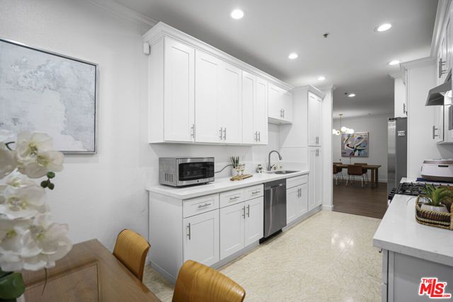 333 Westminster Avenue 104, Los Angeles, CA 90020