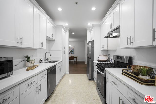 333 Westminster Avenue 104, Los Angeles, CA 90020