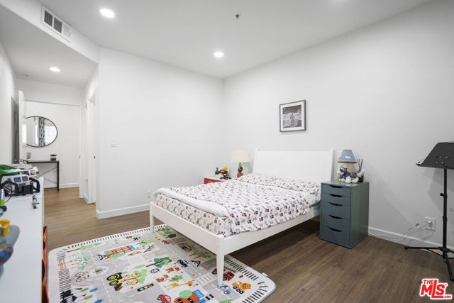 333 Westminster Avenue 104, Los Angeles, CA 90020