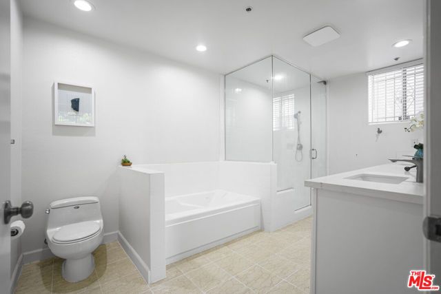 333 Westminster Avenue 104, Los Angeles, CA 90020