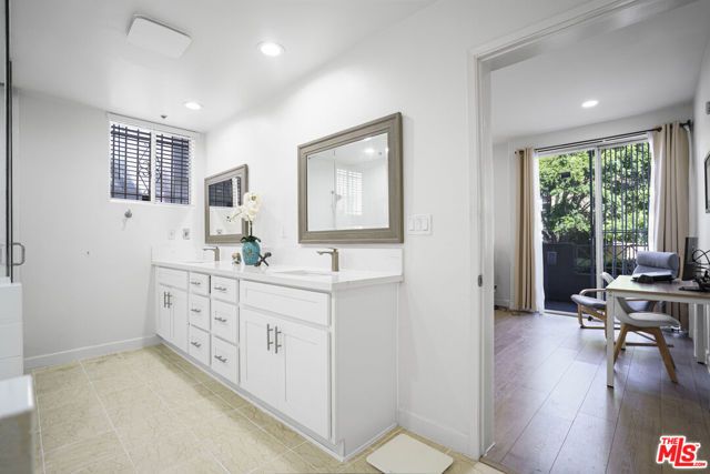 333 Westminster Avenue 104, Los Angeles, CA 90020