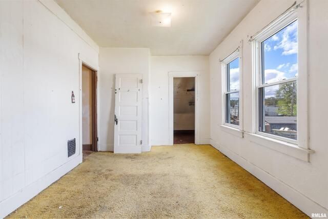 1612 W 3rd Street, Davenport, IA 52802