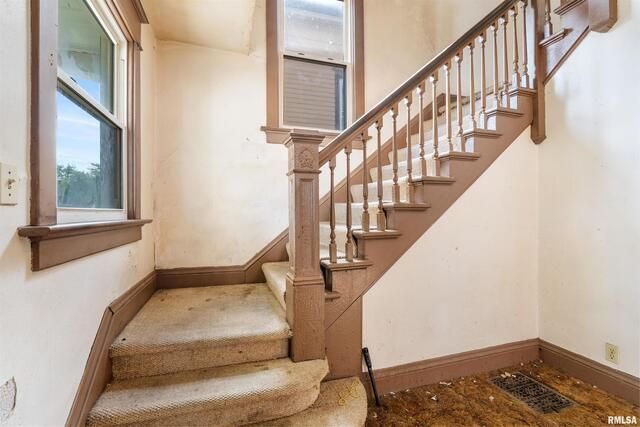 1612 W 3rd Street, Davenport, IA 52802
