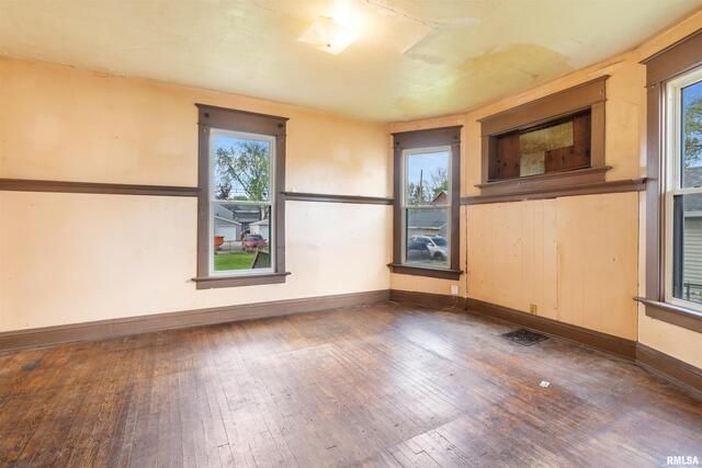 1612 W 3rd Street, Davenport, IA 52802