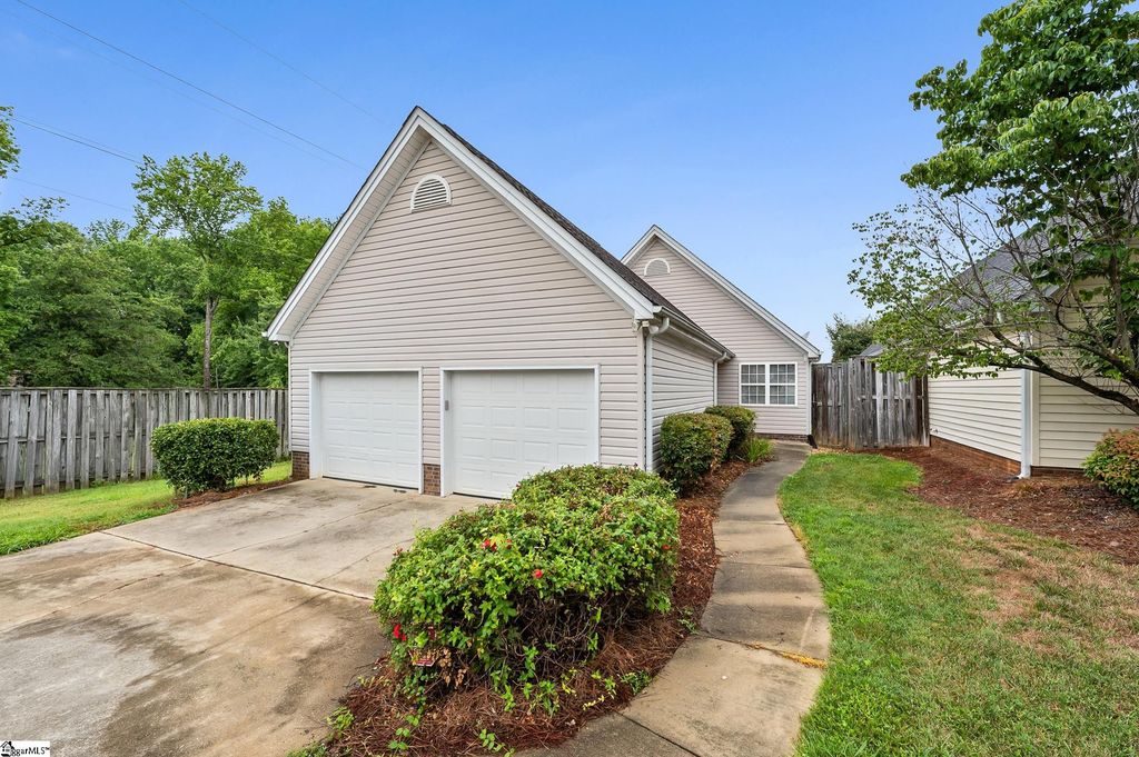 1016 Bradford Place, Greenville, SC 29615