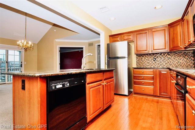 26 Pointe Park Place 303, Grosse Pointe Park, MI 48230