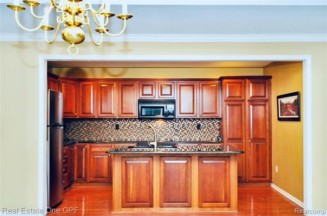 26 Pointe Park Place 303, Grosse Pointe Park, MI 48230