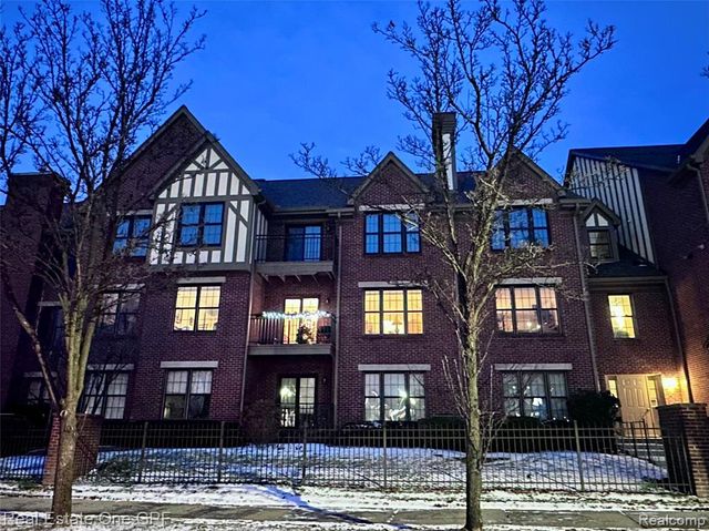 26 Pointe Park Place 303, Grosse Pointe Park, MI 48230