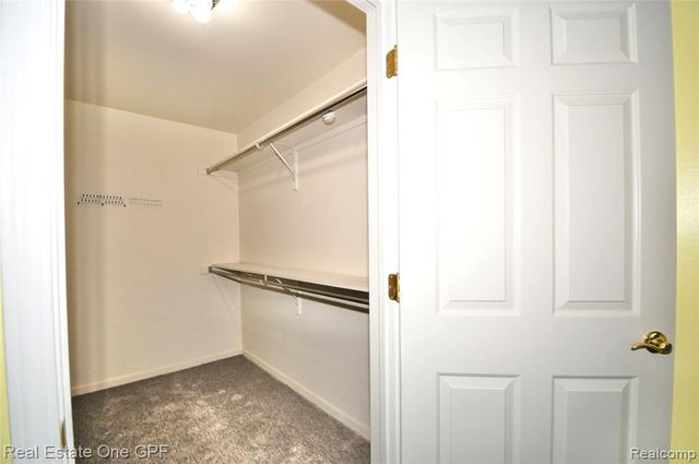 26 Pointe Park Place 303, Grosse Pointe Park, MI 48230