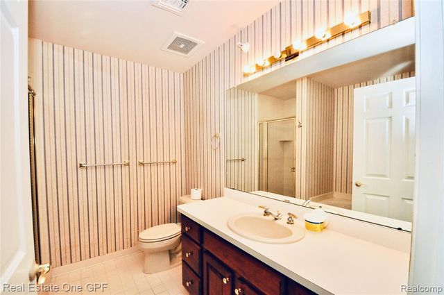 26 Pointe Park Place 303, Grosse Pointe Park, MI 48230