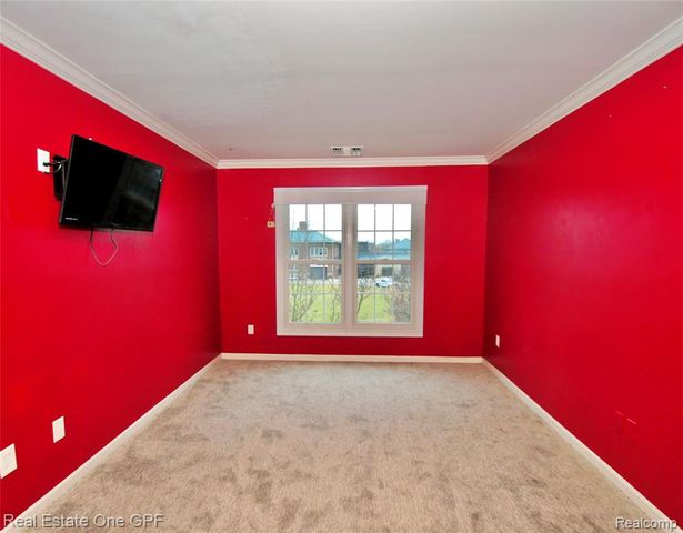 26 Pointe Park Place 303, Grosse Pointe Park, MI 48230