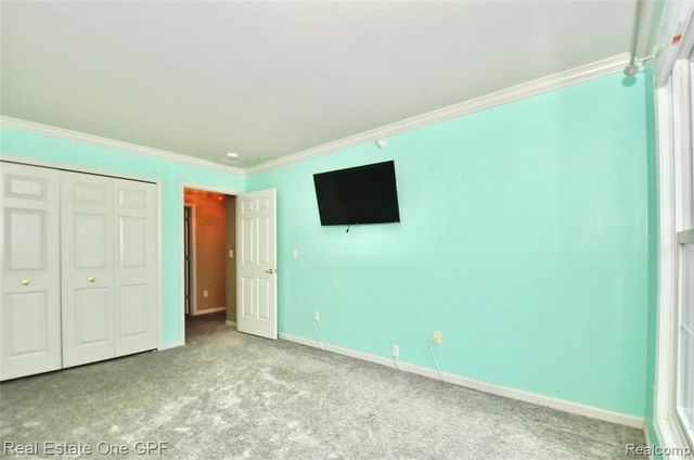 26 Pointe Park Place 303, Grosse Pointe Park, MI 48230