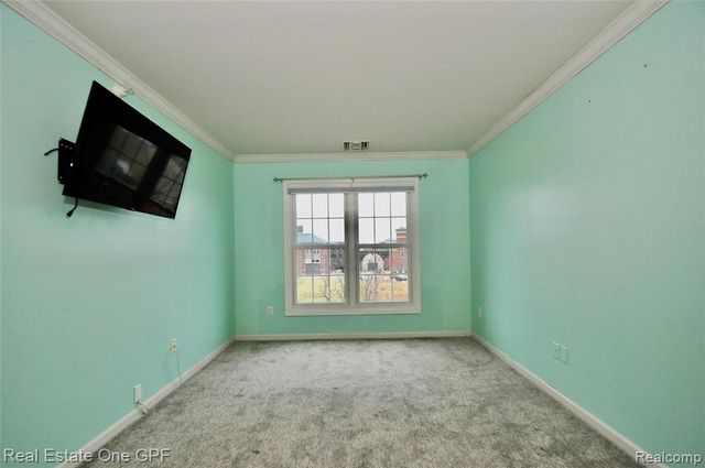 26 Pointe Park Place 303, Grosse Pointe Park, MI 48230