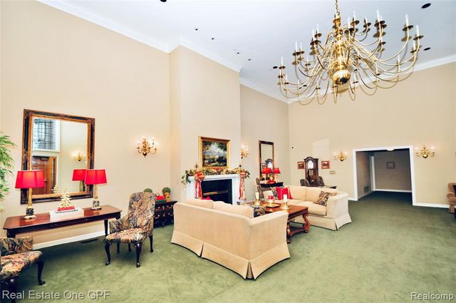 26 Pointe Park Place 303, Grosse Pointe Park, MI 48230