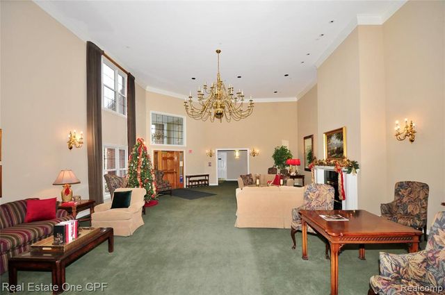 26 Pointe Park Place 303, Grosse Pointe Park, MI 48230