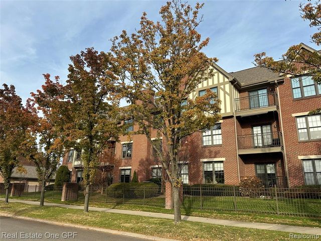 26 Pointe Park Place 303, Grosse Pointe Park, MI 48230