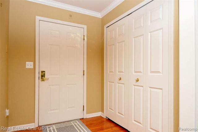 26 Pointe Park Place 303, Grosse Pointe Park, MI 48230