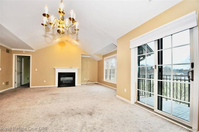 26 Pointe Park Place 303, Grosse Pointe Park, MI 48230