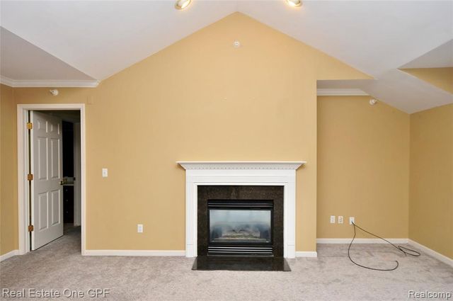 26 Pointe Park Place 303, Grosse Pointe Park, MI 48230