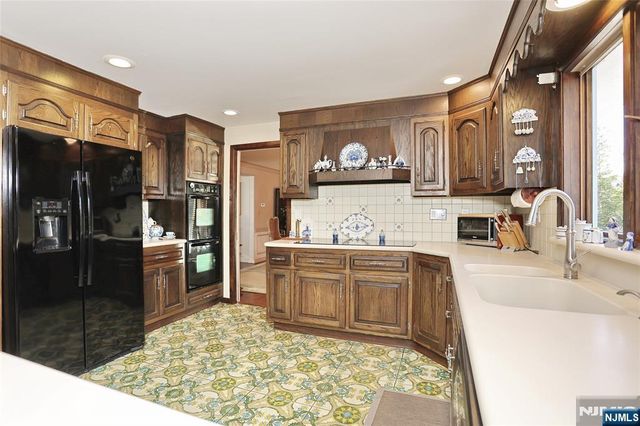 26 Glenwood Road, Tenafly, NJ 07670