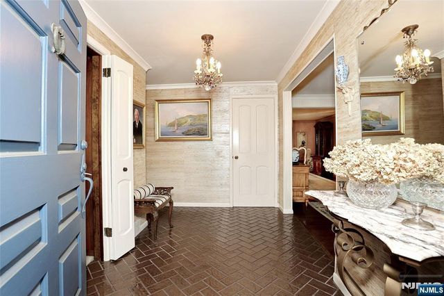 26 Glenwood Road, Tenafly, NJ 07670