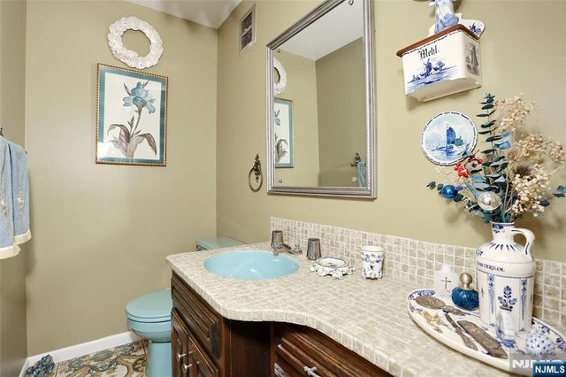 26 Glenwood Road, Tenafly, NJ 07670