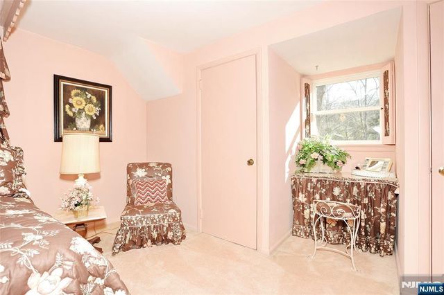 26 Glenwood Road, Tenafly, NJ 07670