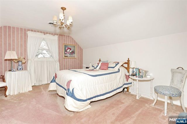 26 Glenwood Road, Tenafly, NJ 07670