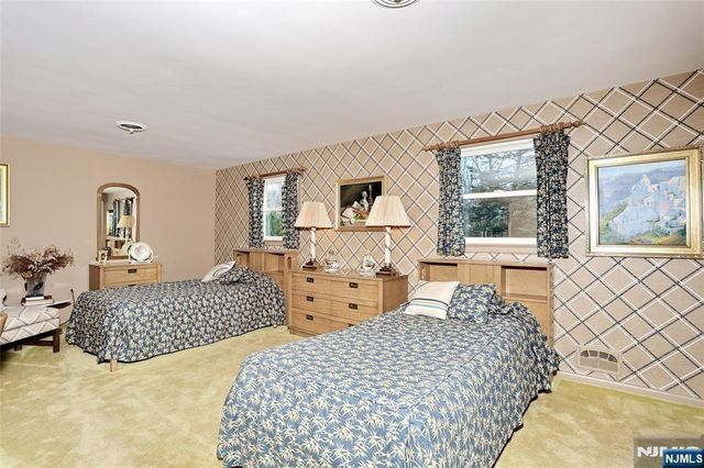 26 Glenwood Road, Tenafly, NJ 07670