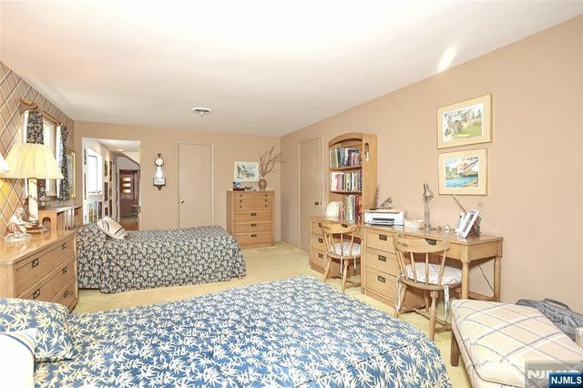 26 Glenwood Road, Tenafly, NJ 07670