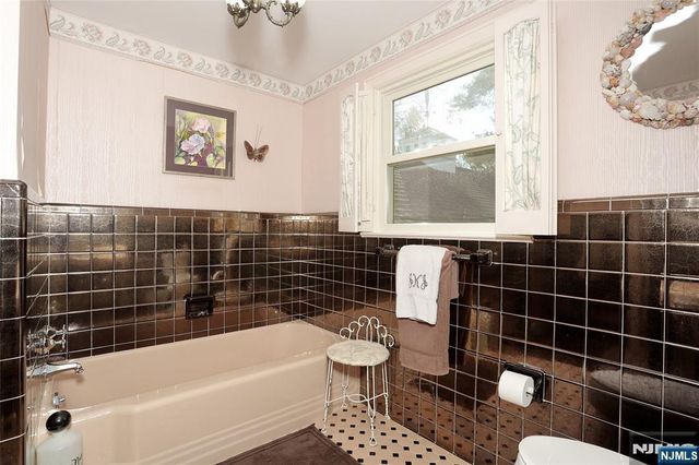 26 Glenwood Road, Tenafly, NJ 07670