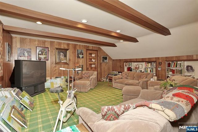 26 Glenwood Road, Tenafly, NJ 07670