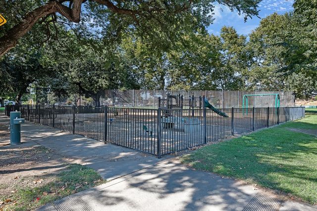 327 22nd St, Sacramento, CA 95816