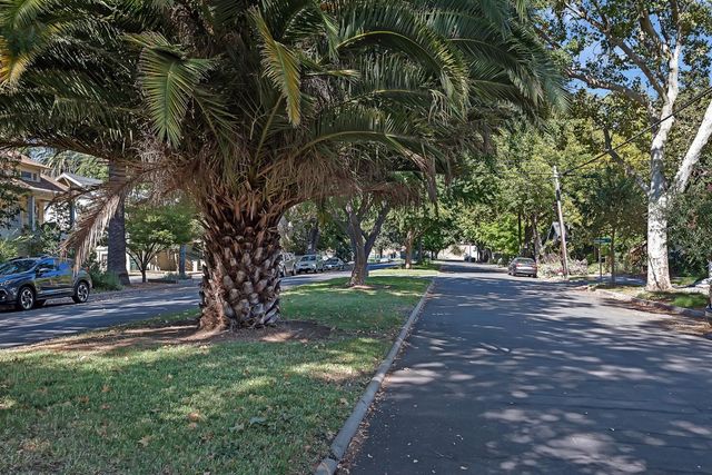 327 22nd St, Sacramento, CA 95816