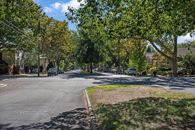 327 22nd St, Sacramento, CA 95816