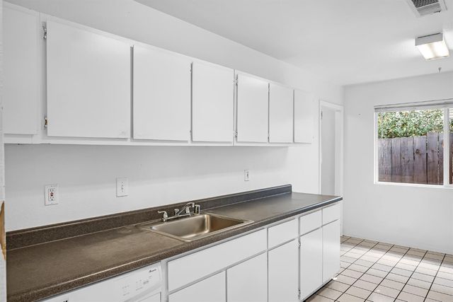 327 22nd St, Sacramento, CA 95816