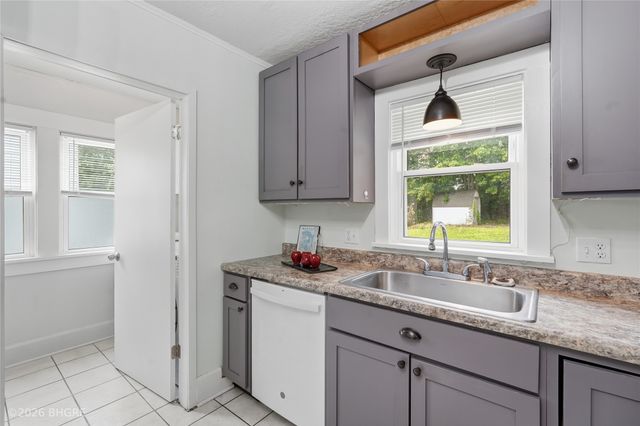 2322 E 11th Street, Des Moines, IA 50316