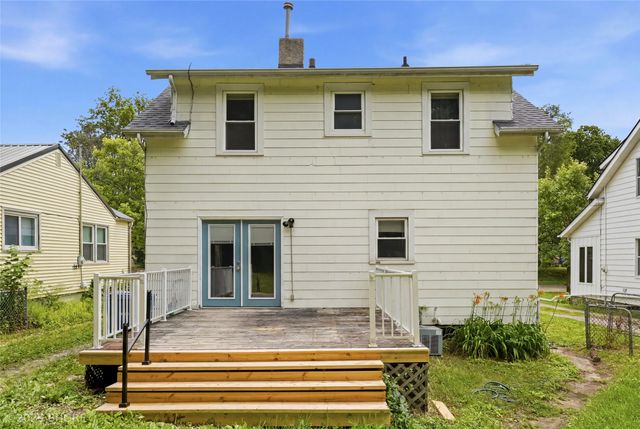 2322 E 11th Street, Des Moines, IA 50316