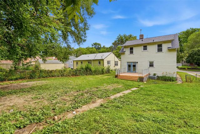 2322 E 11th Street, Des Moines, IA 50316