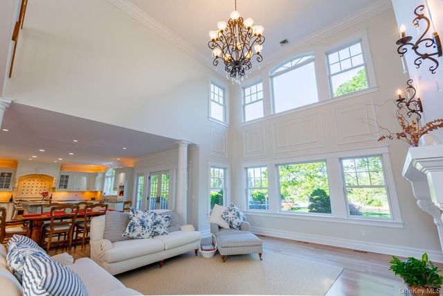 147 Eaton Lane, West Islip, NY 11795