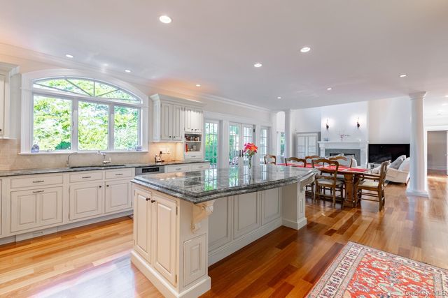 147 Eaton Lane, West Islip, NY 11795