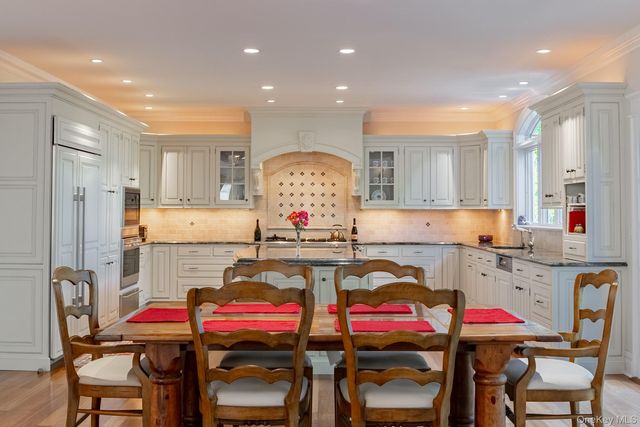 147 Eaton Lane, West Islip, NY 11795