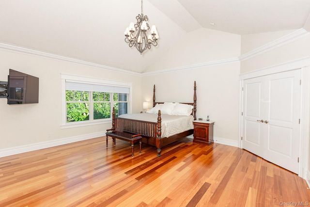 147 Eaton Lane, West Islip, NY 11795