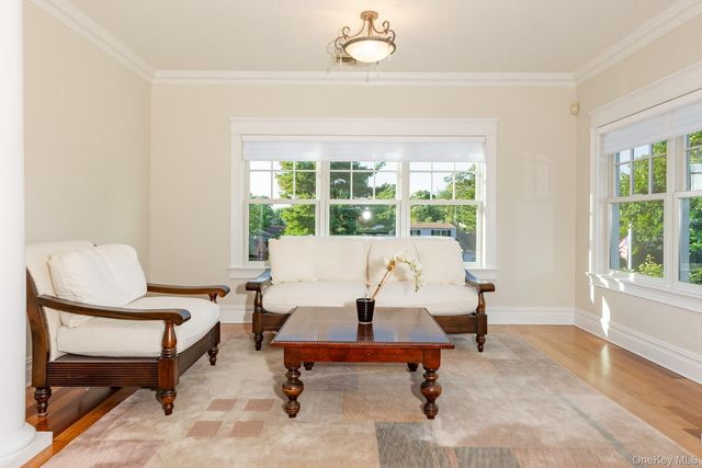 147 Eaton Lane, West Islip, NY 11795