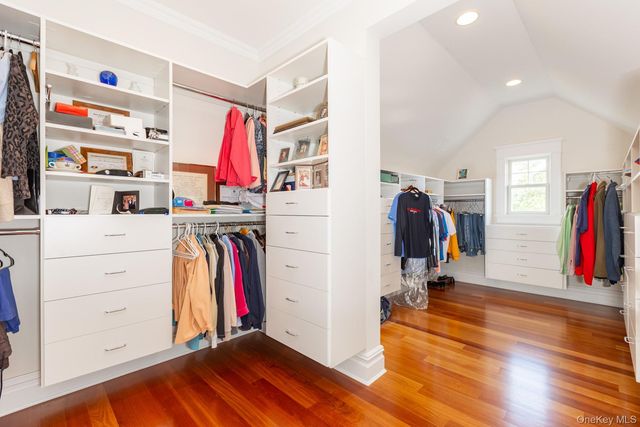 147 Eaton Lane, West Islip, NY 11795